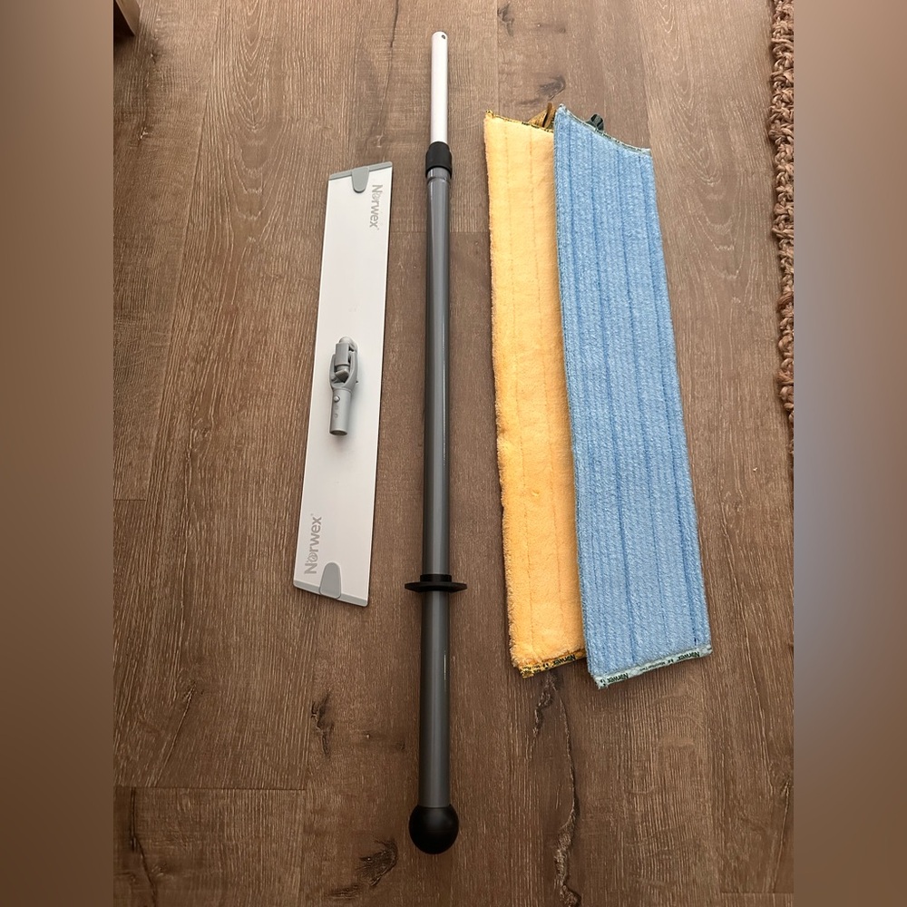 Norwex Gray Mop with Yellow and Blue Pads